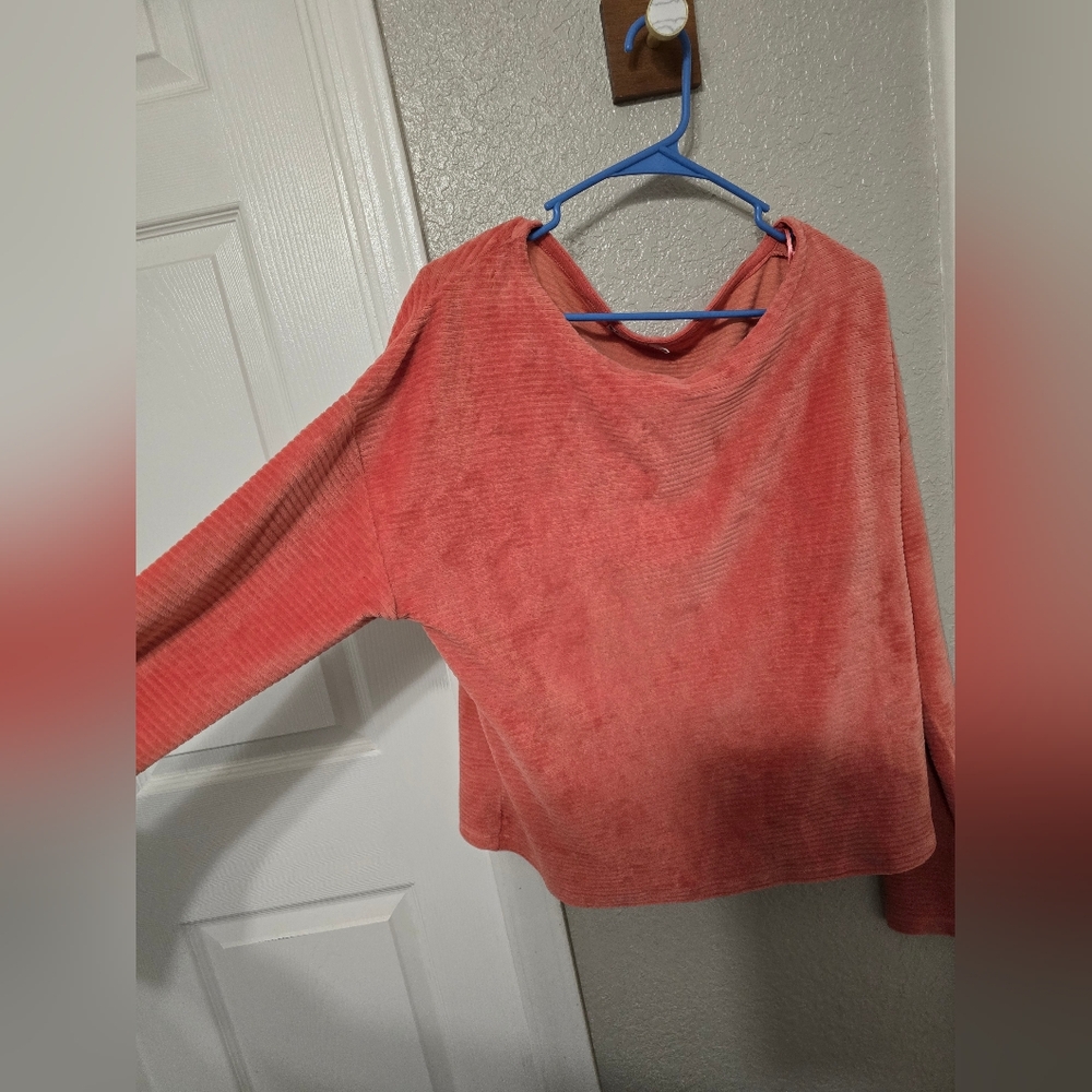 Carve Designs Salmon Colored Top